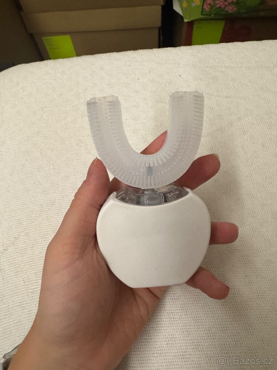 U-tvarovaný elektrický zubní kartáček - 4