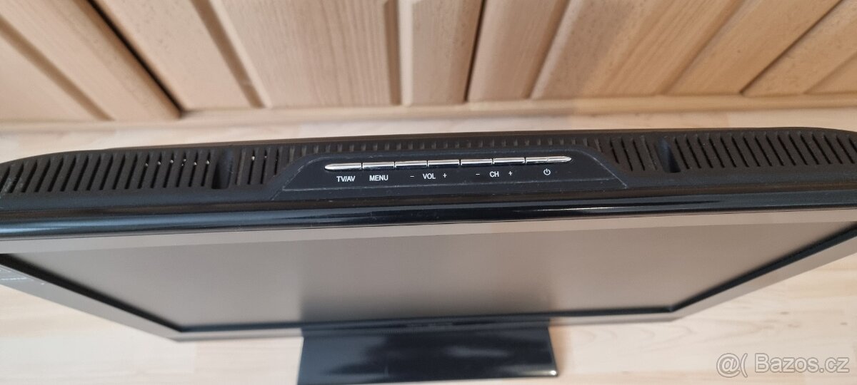 Malá LCD TV 22" 56cm - 4