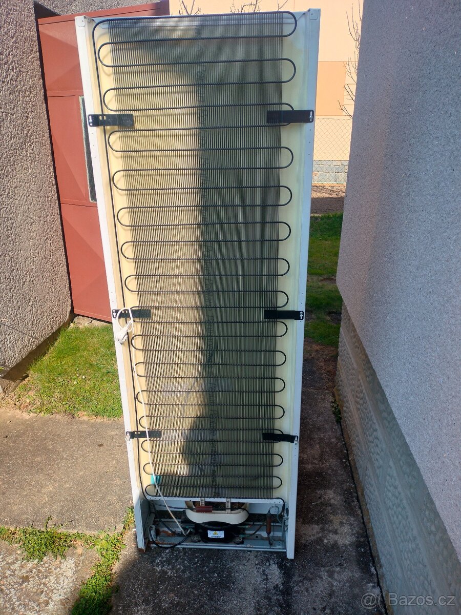 Lednička s mrazákem - 4