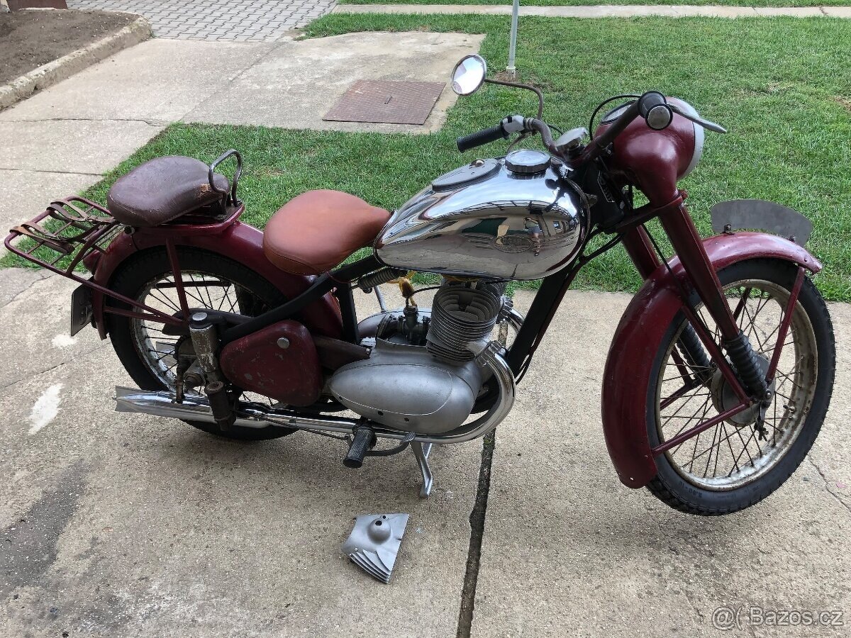 Ogar 350 typ 12, pérák 350 r.v. 1948 - výrobní číslo 132 - 4