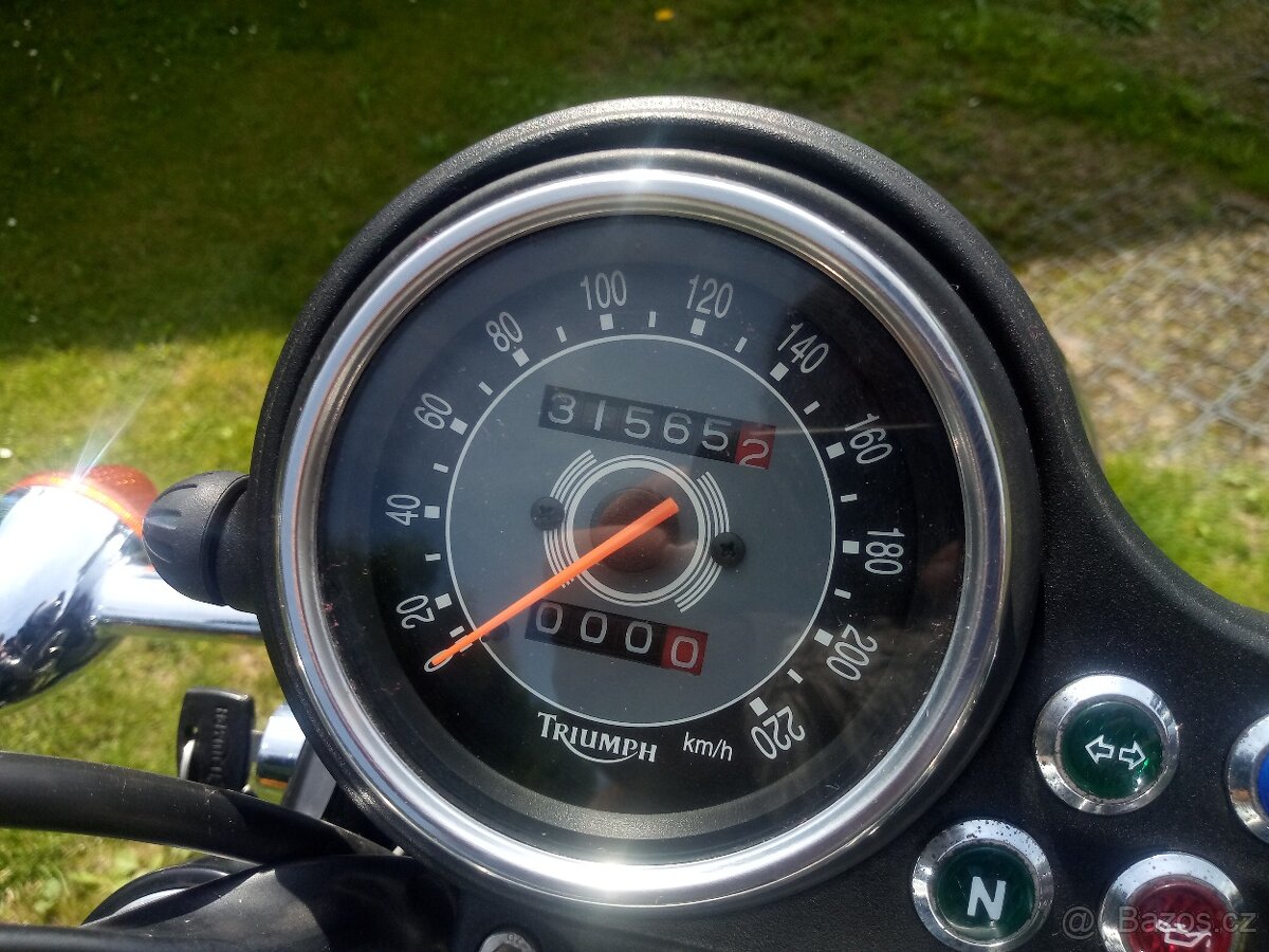 Triumph bonneville 865 - 4