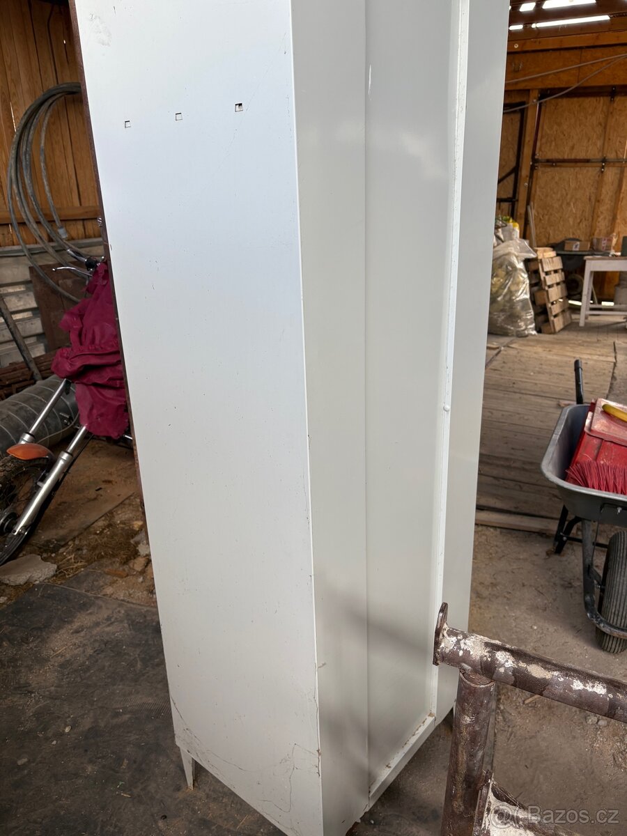 Plechové šatní skříňky - 4