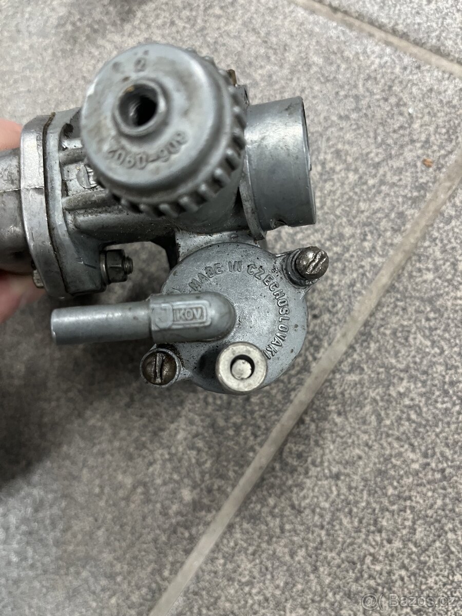 válec, hlava, píst, karburátor a kolena na jawa pionýr - 4