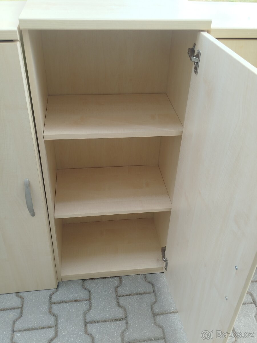 Postel, skříňky, stůl - 4