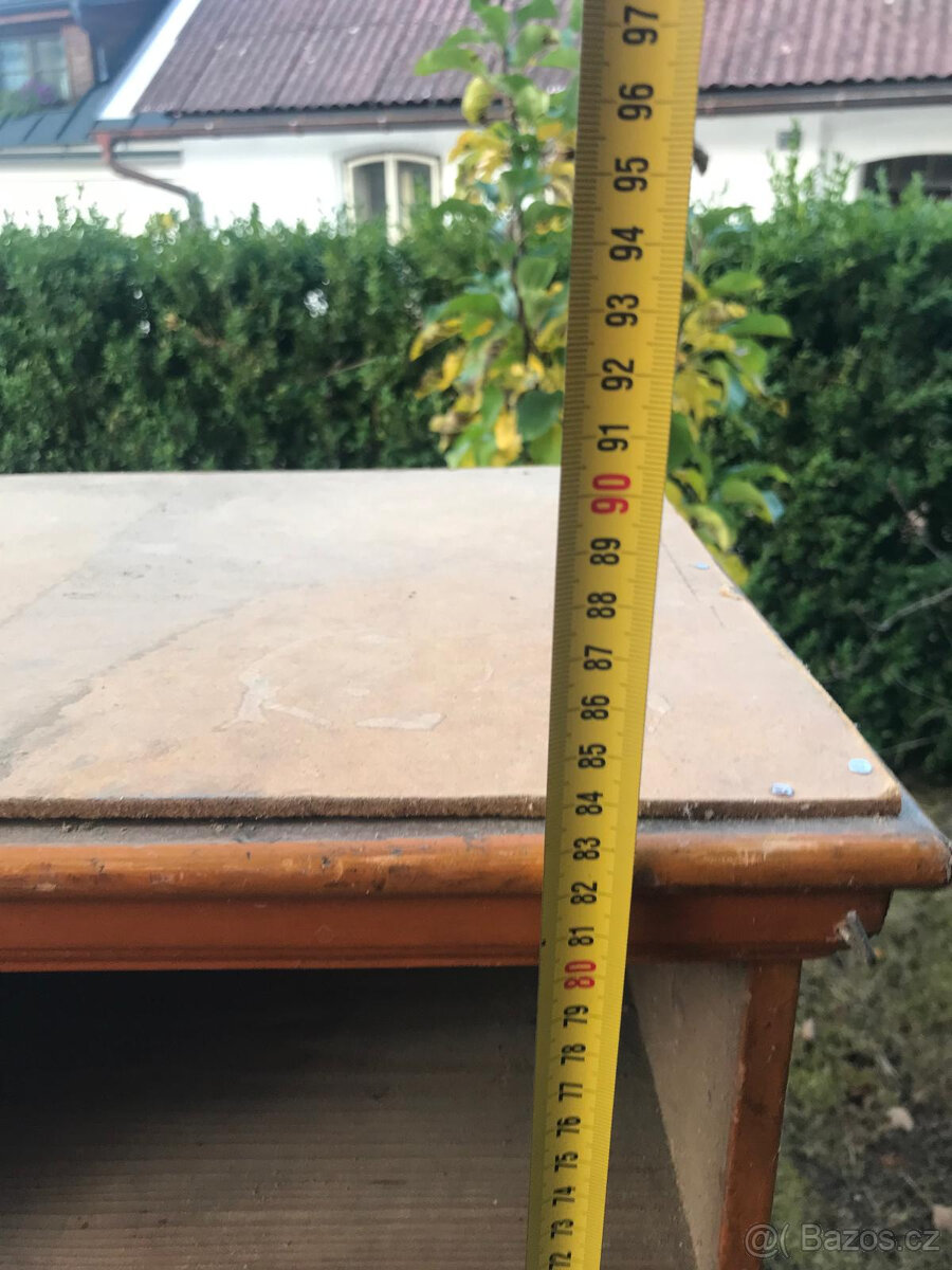 Masivní regálová skříň - 4