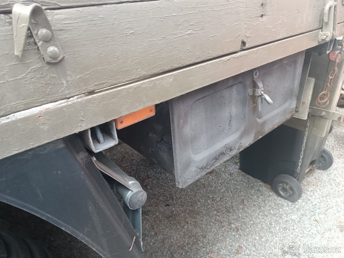 Praga V3S valník s HR 2500 - 4