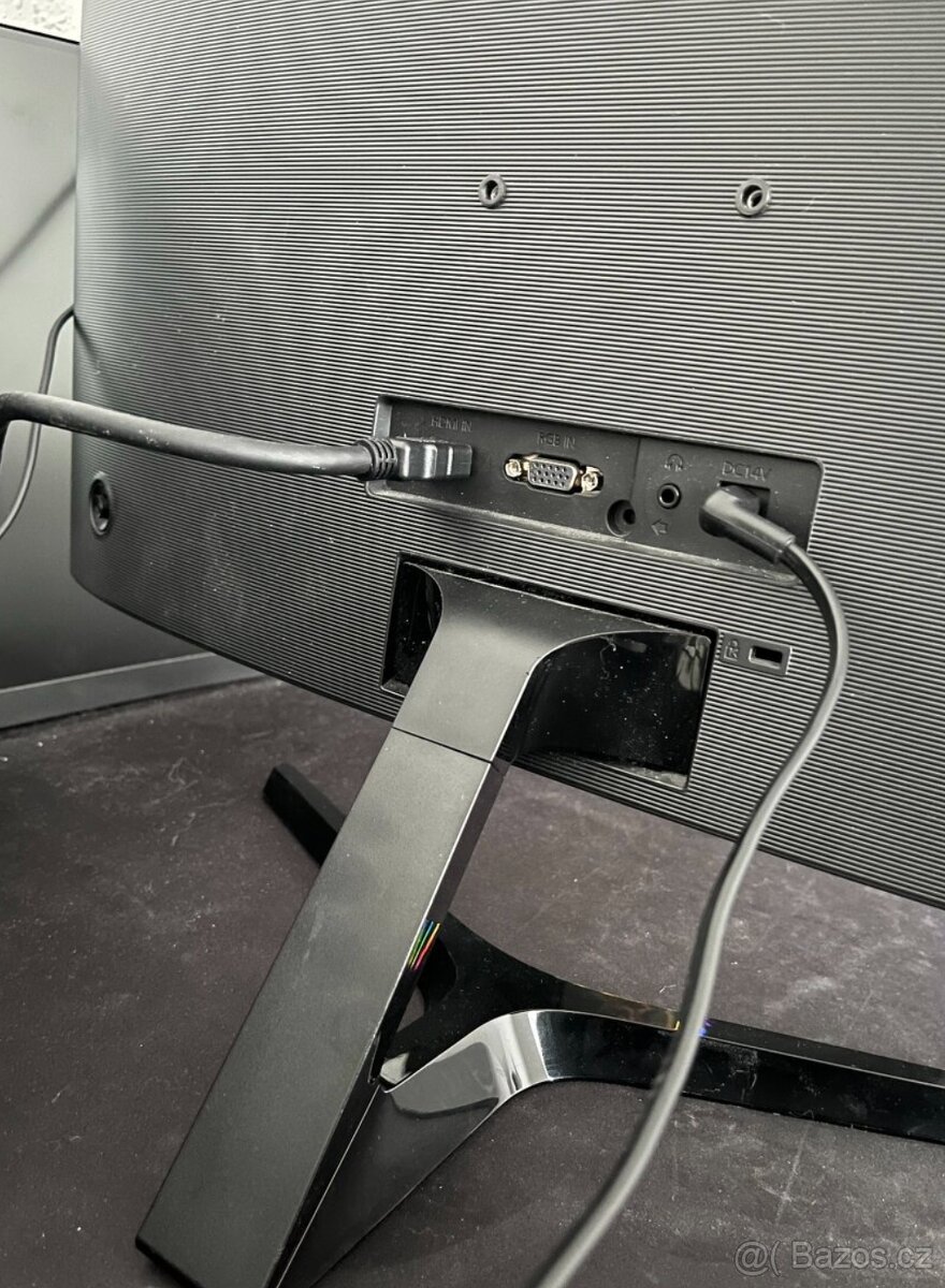 Zakřivený Samsung monitor 24 palcový - 4