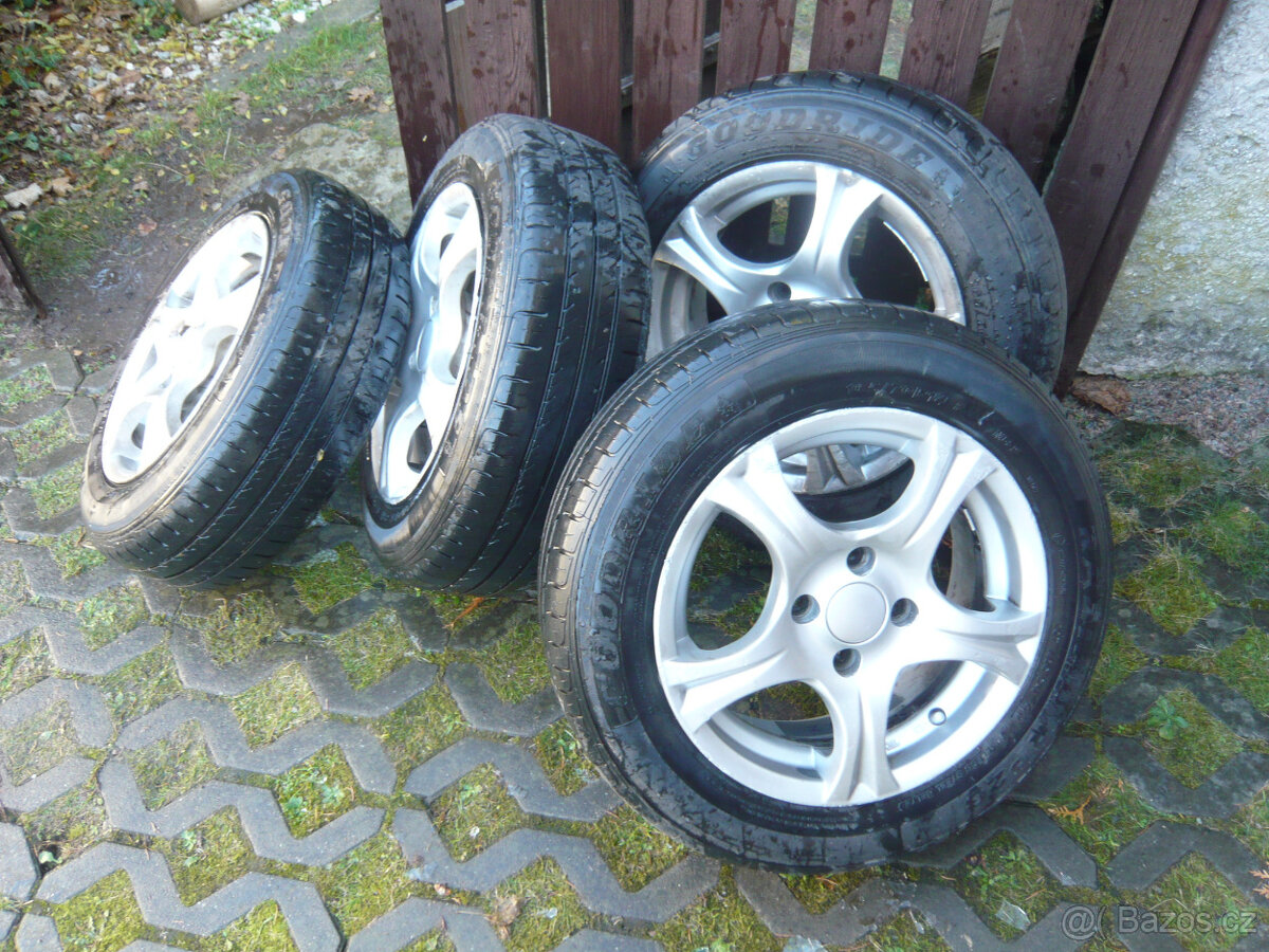 Po rodičích Nissan Micra koupená v ČR spotřeba 5.5 litrů - 4