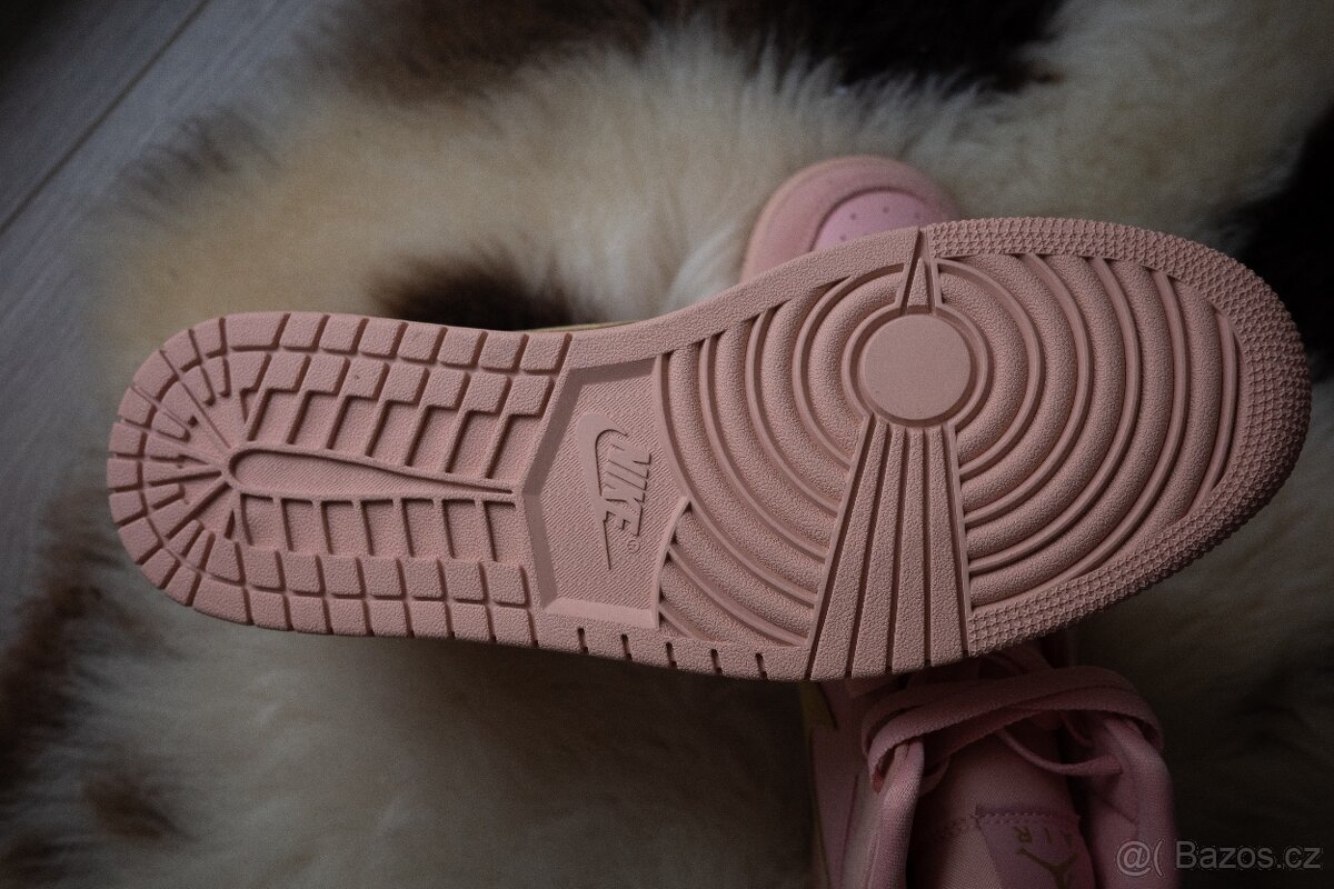 Air Jordan 1 Mid SE ‘Coral Stardust/Club Gold’ - 4