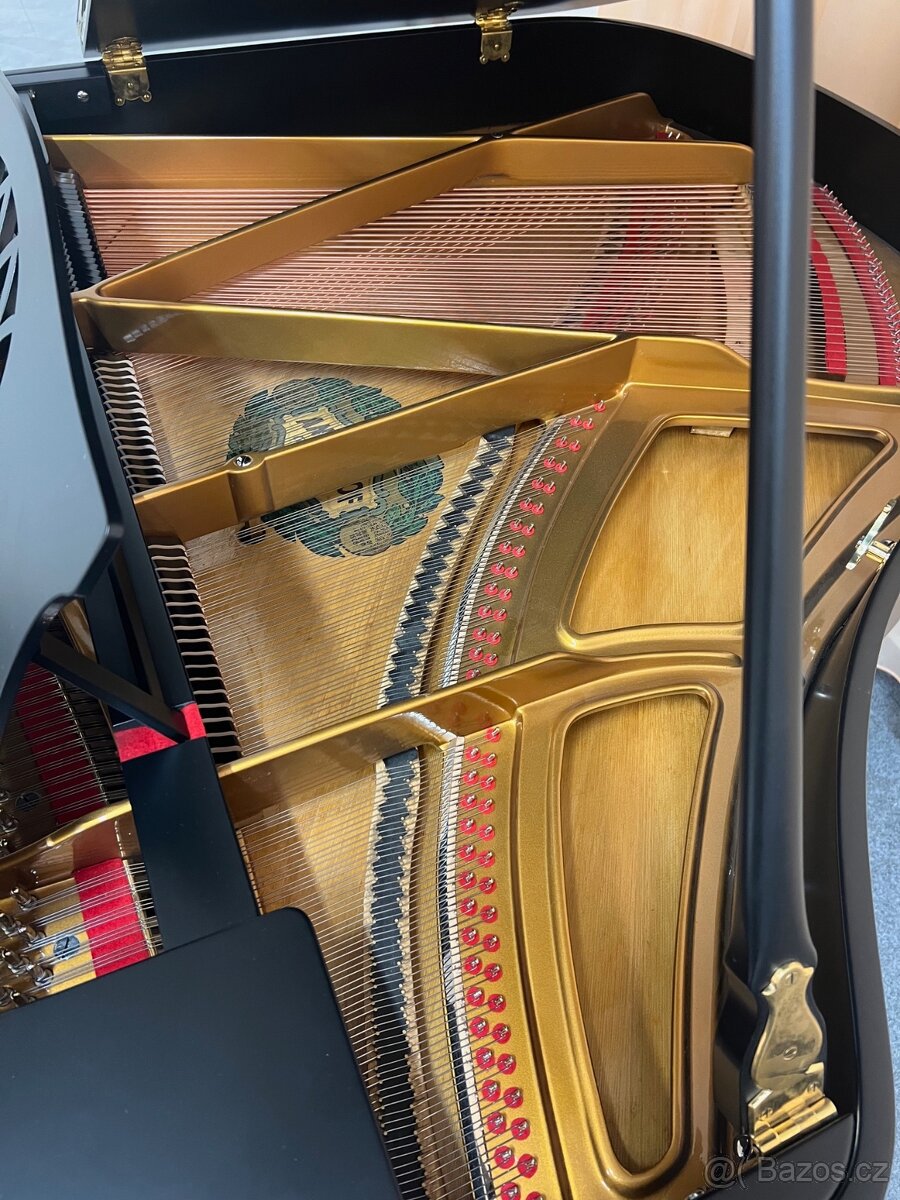 Klavír - černé křídlo Petrof vel. V 103KC - 4