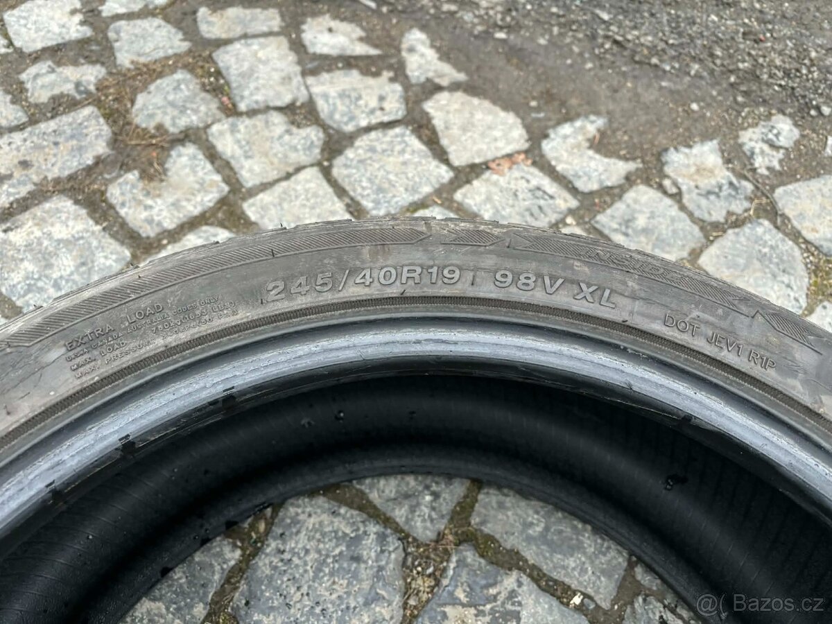 prodám 2x Zimní pneu Minerva 245/40 R19 - 4