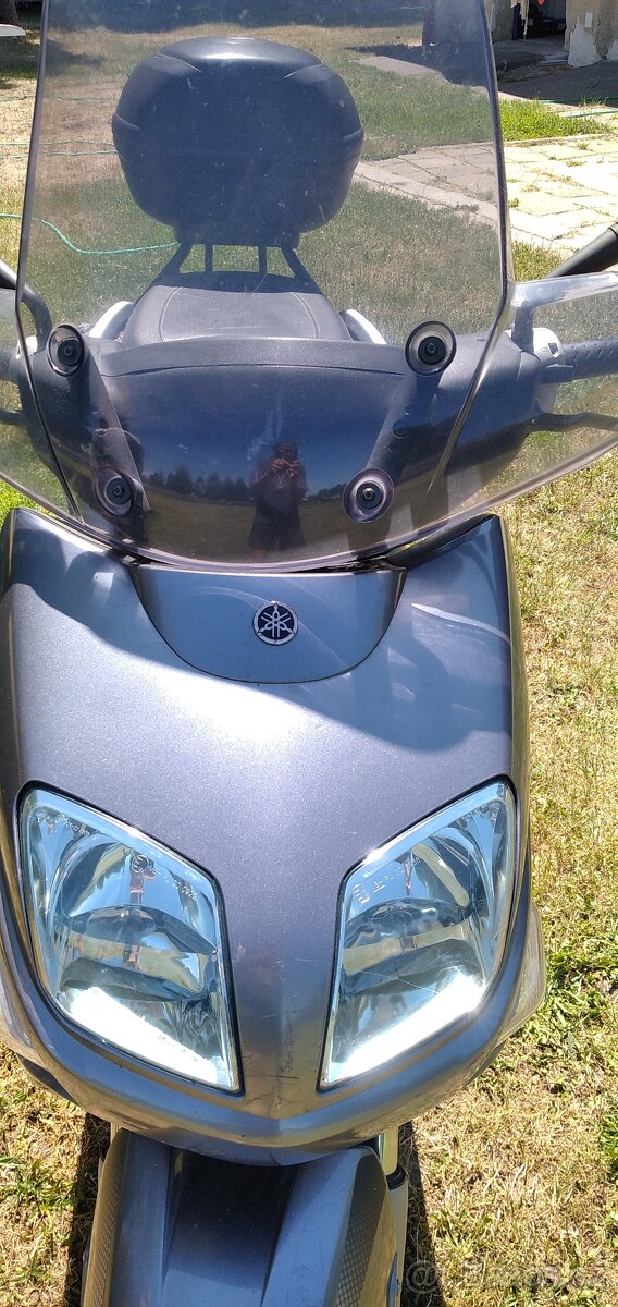 Prodám velmi silný skútr Yamaha 300 - 4