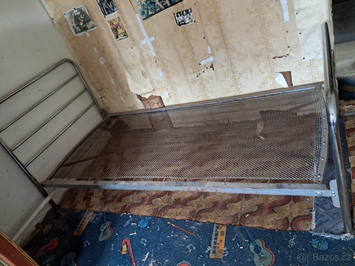 Chromová postel s pružinovým roštem - 4