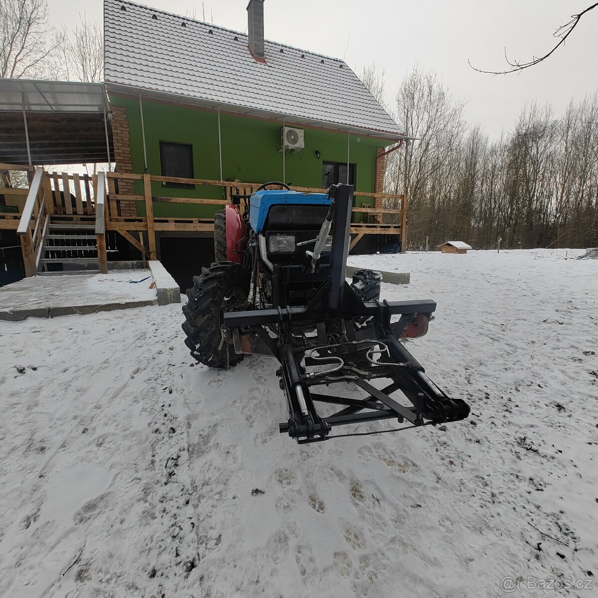 Traktor tovární MF 4x4 - 4