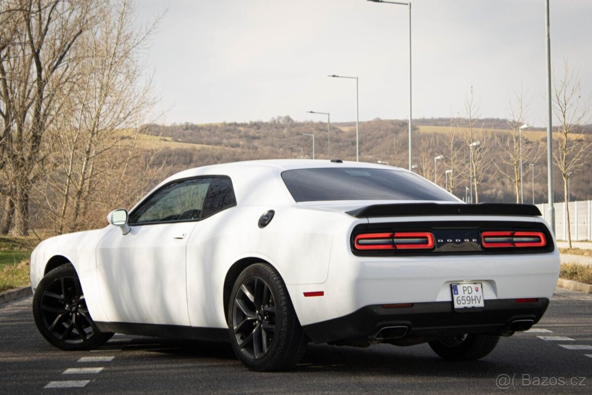 Dodge Challenger 5,7 HEMI RT - 4