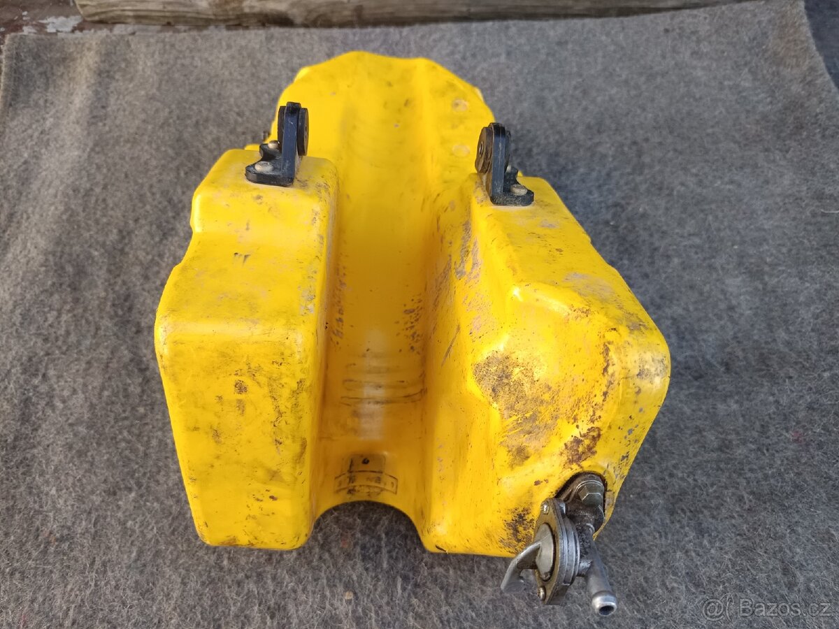 Prodám nádrž na Suzuki RM125