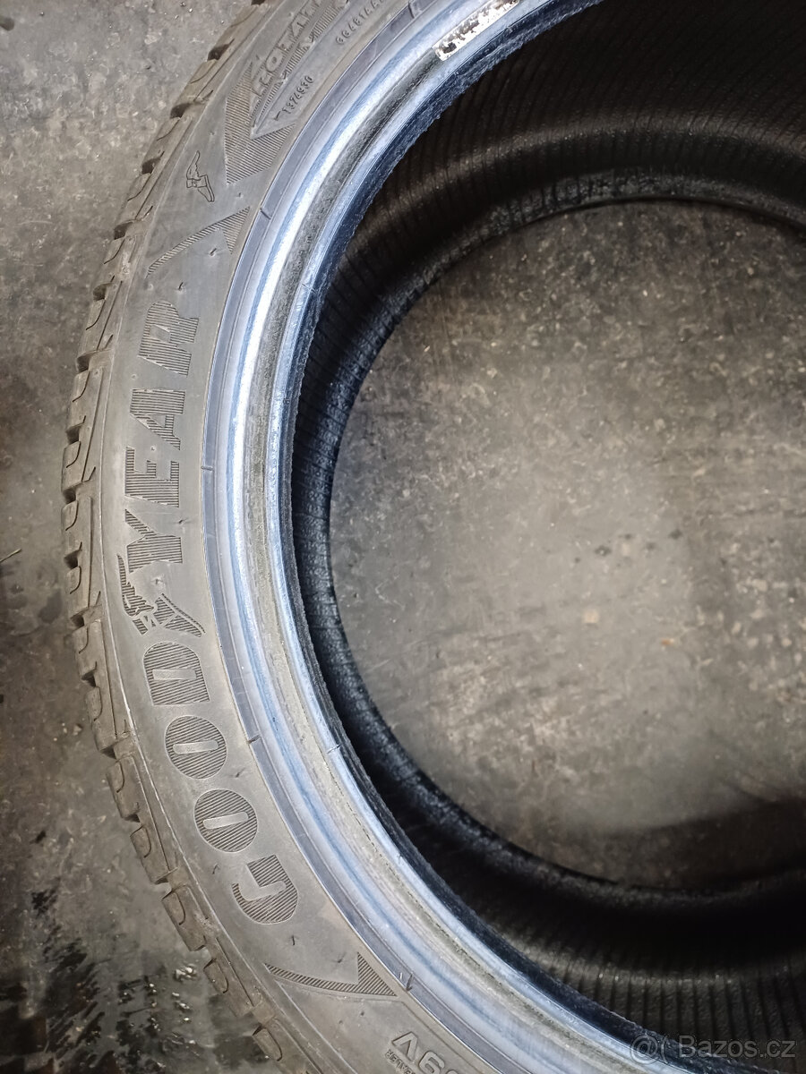 Zimní pneu Goodyear 255/40/18 99V - 4