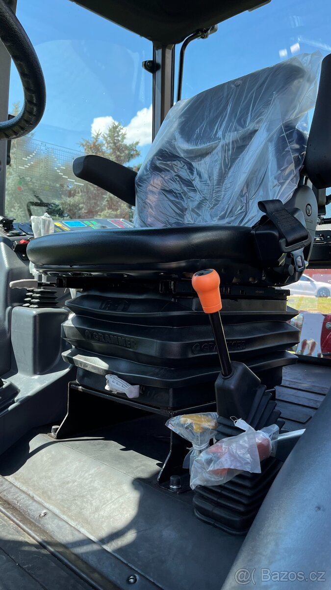 Traktor Belarus 923.7 - 4