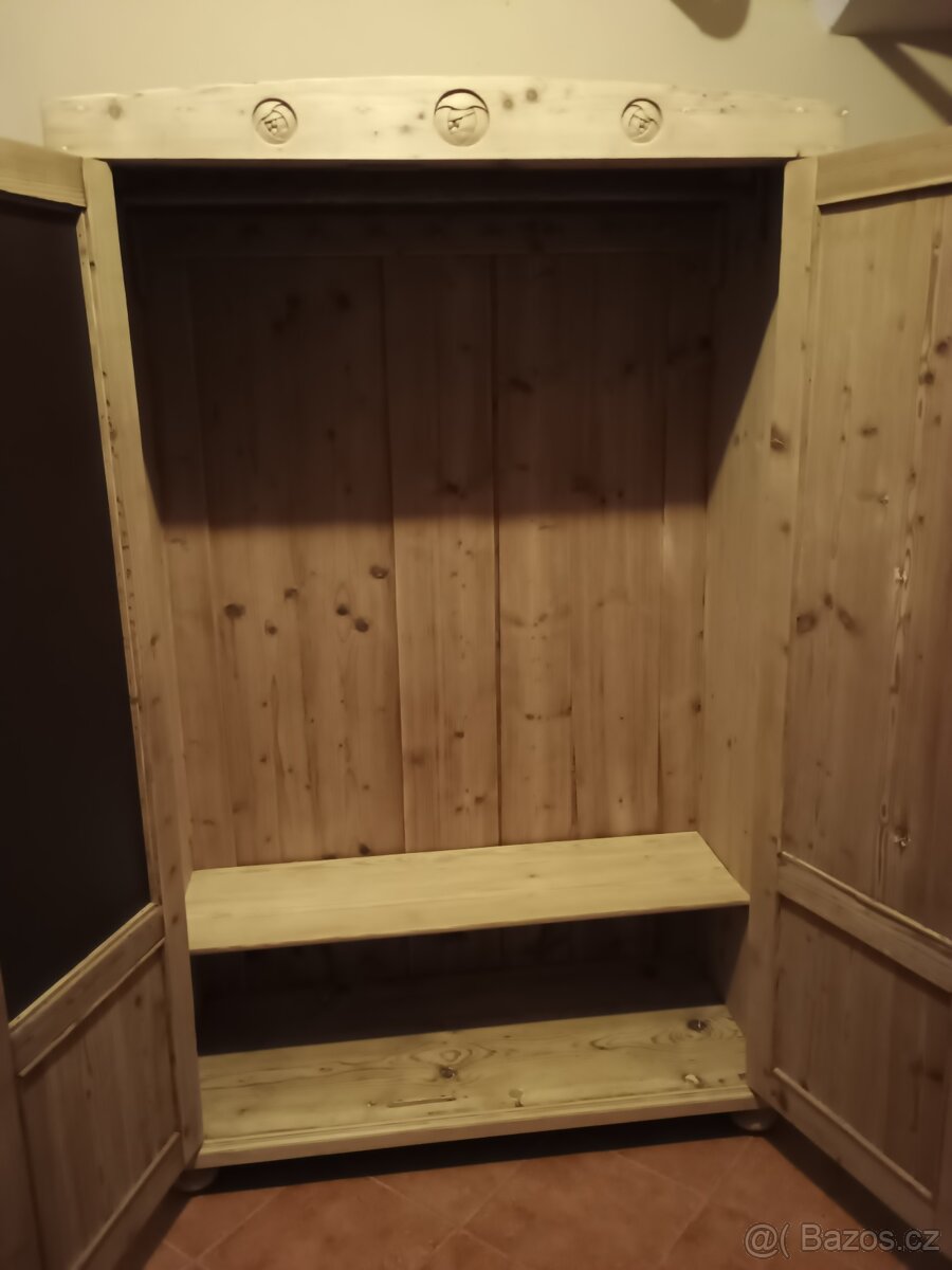 stará šatní skříň se zrcadlem - 4