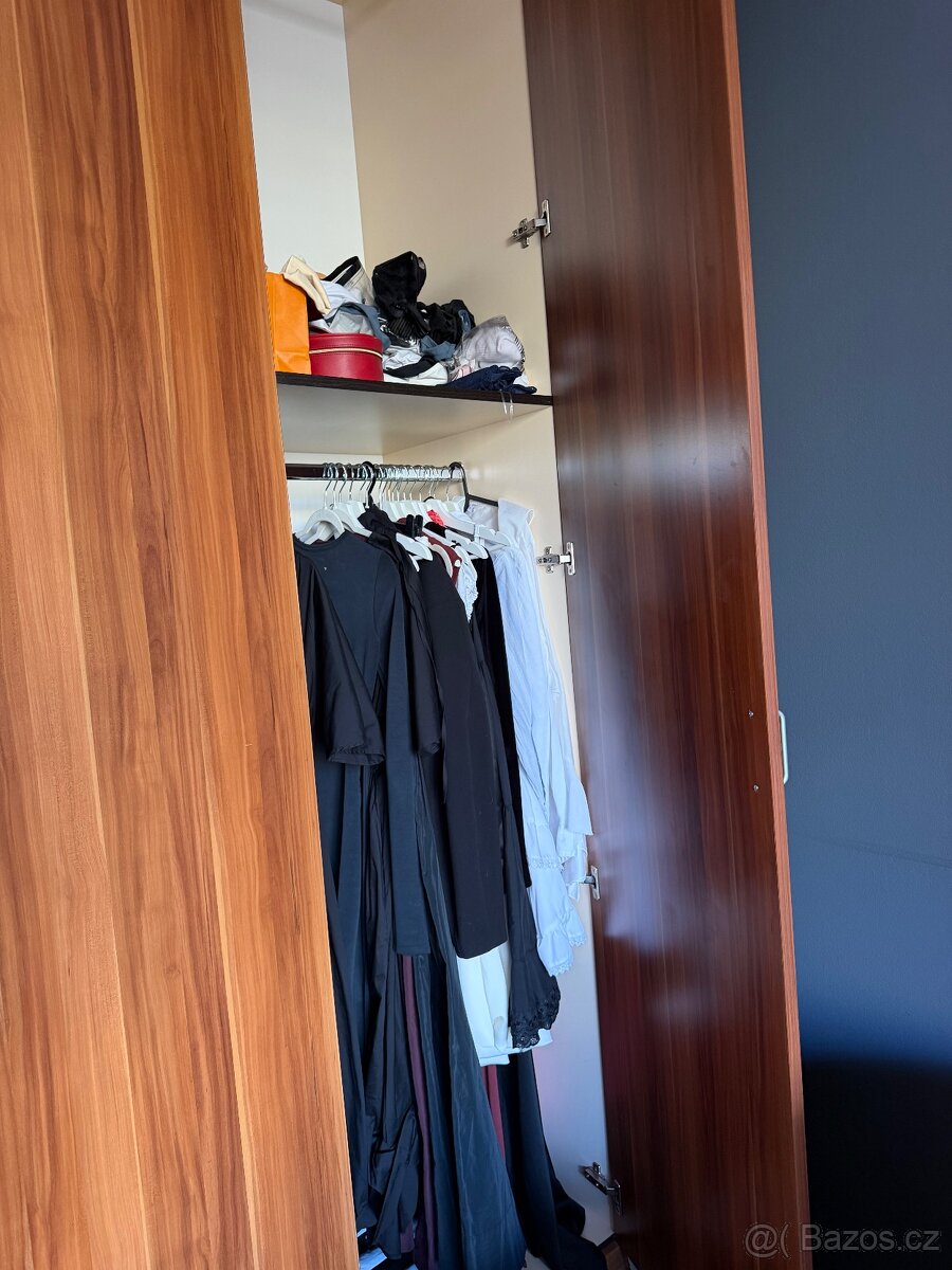 Šatní skříně - 2 ks - 4