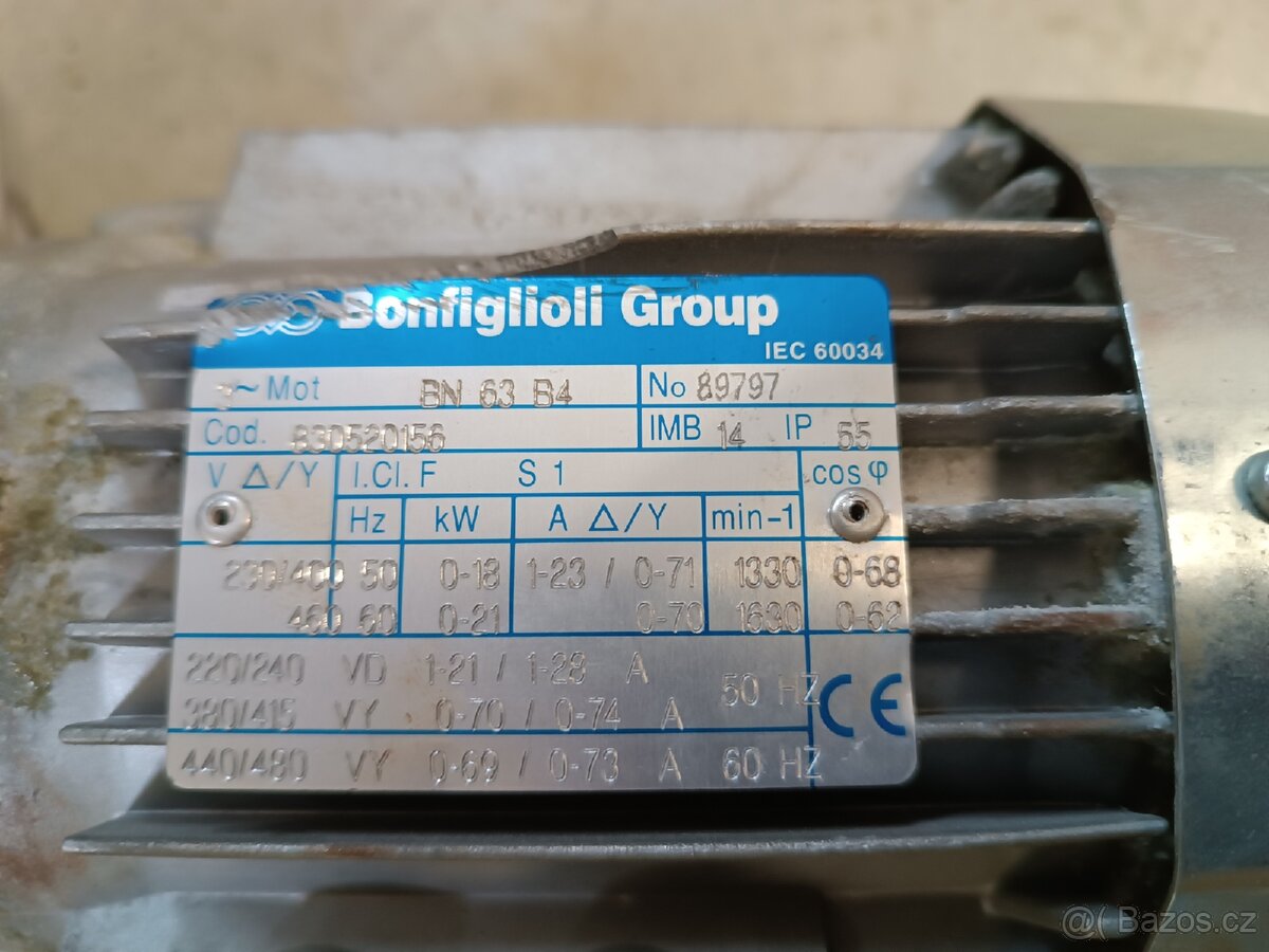 Elektromotor s převodovkou 66,5ot/min - 4