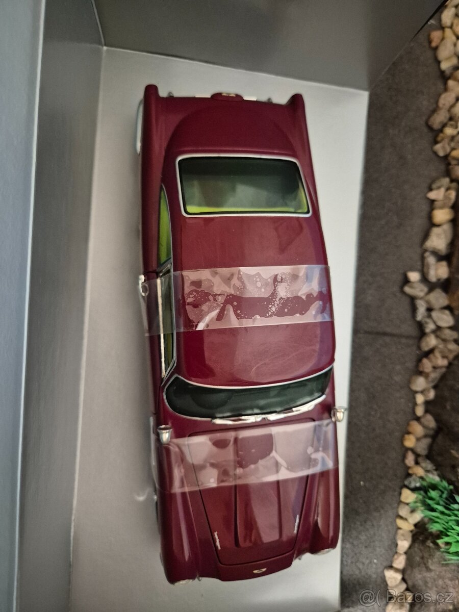Prodám nový model 1:18 Aston Martin DB5 - 4