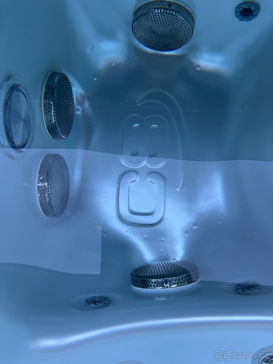 Vířivka Canadian Spa - 4