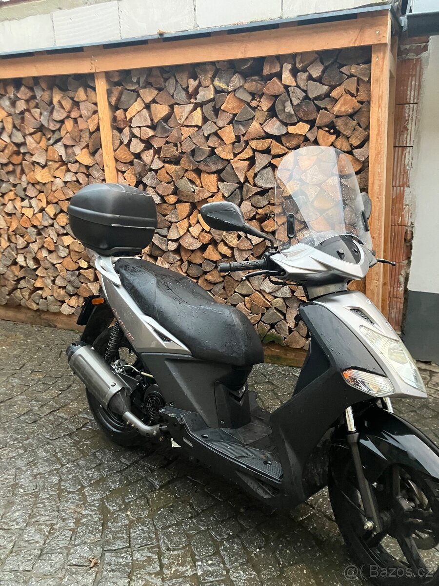 Skútr kymco 150 - 4