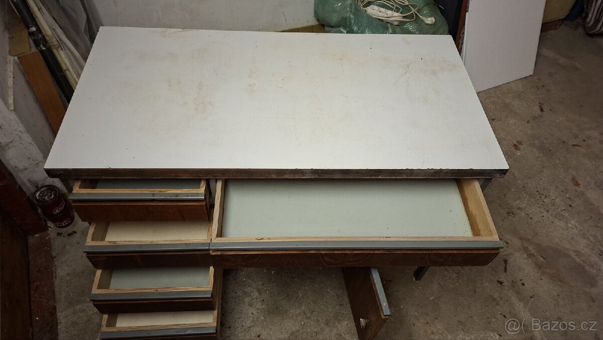 Pracovní stůl - 4