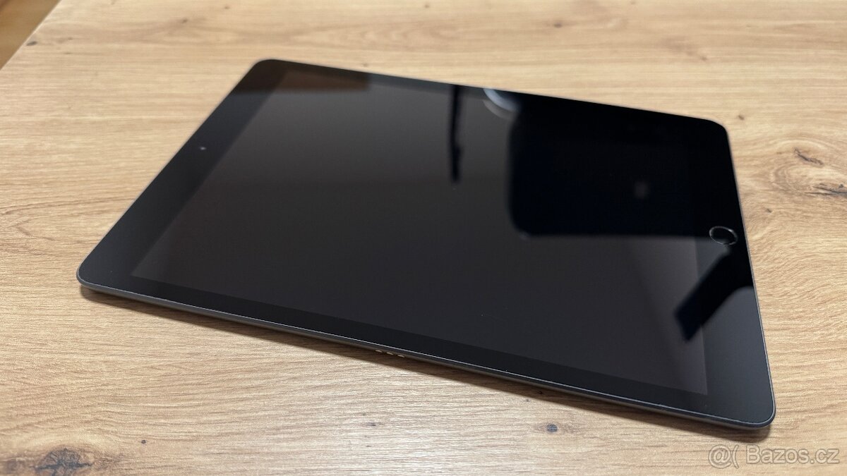 Apple iPad 7 128GB, příslušenství, 3400Kč - 4