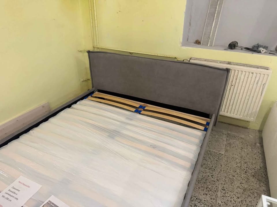 Nové Čalouněné dvoulůžko rám postele s lamelovými rošty 160x - 4