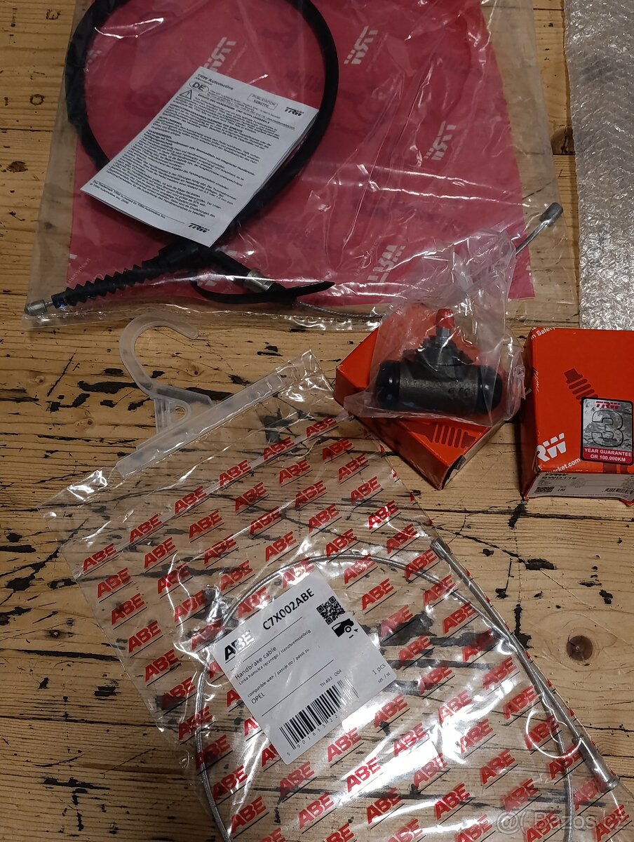 Opel Tigra b twin top zadní součástky k brzdám. - 4