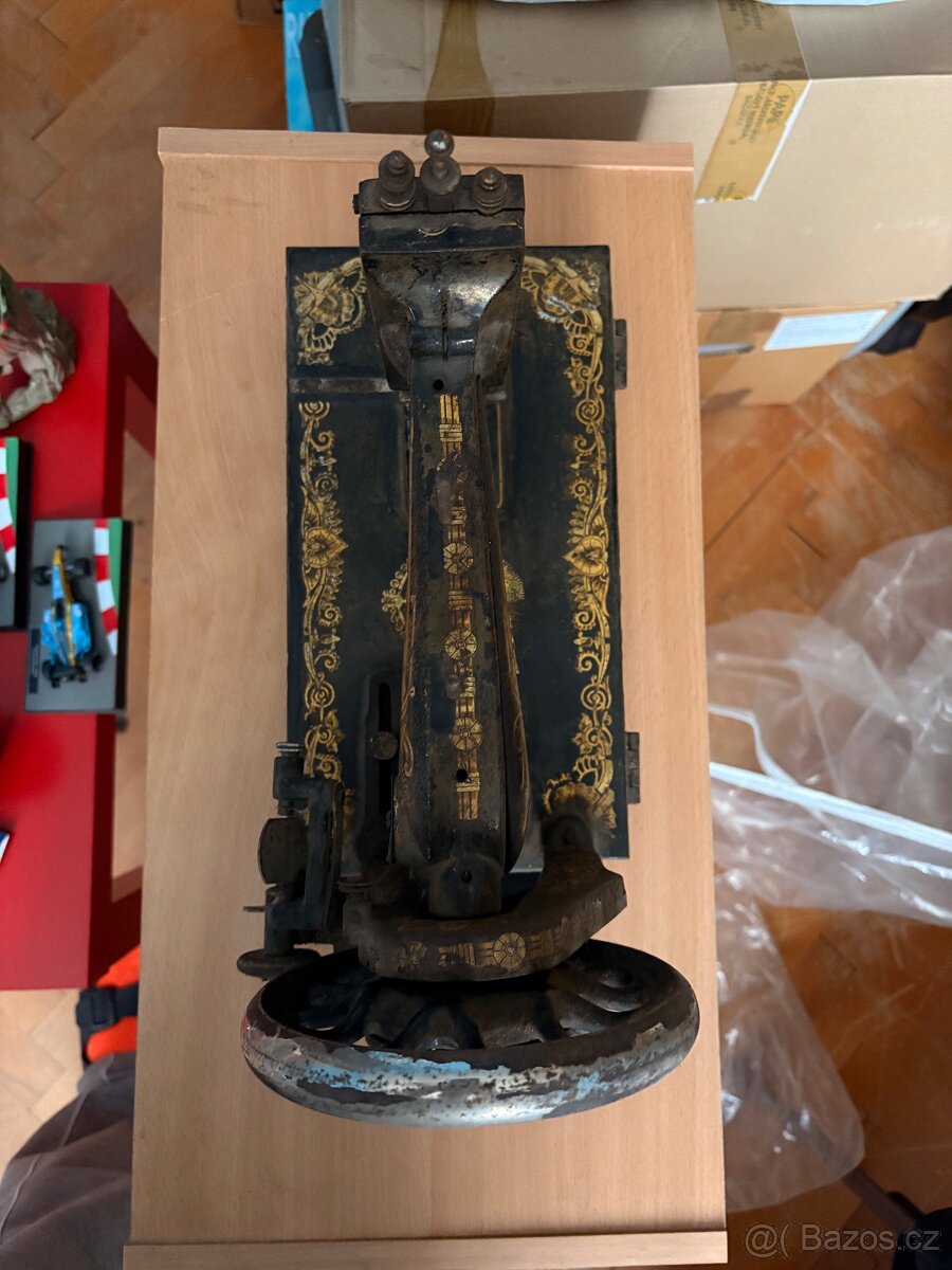 Šicí šlapací stroj Singer - bez stolu - 4