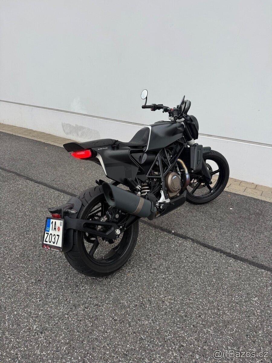 Husqvarnu Svartpilen 701 - 4