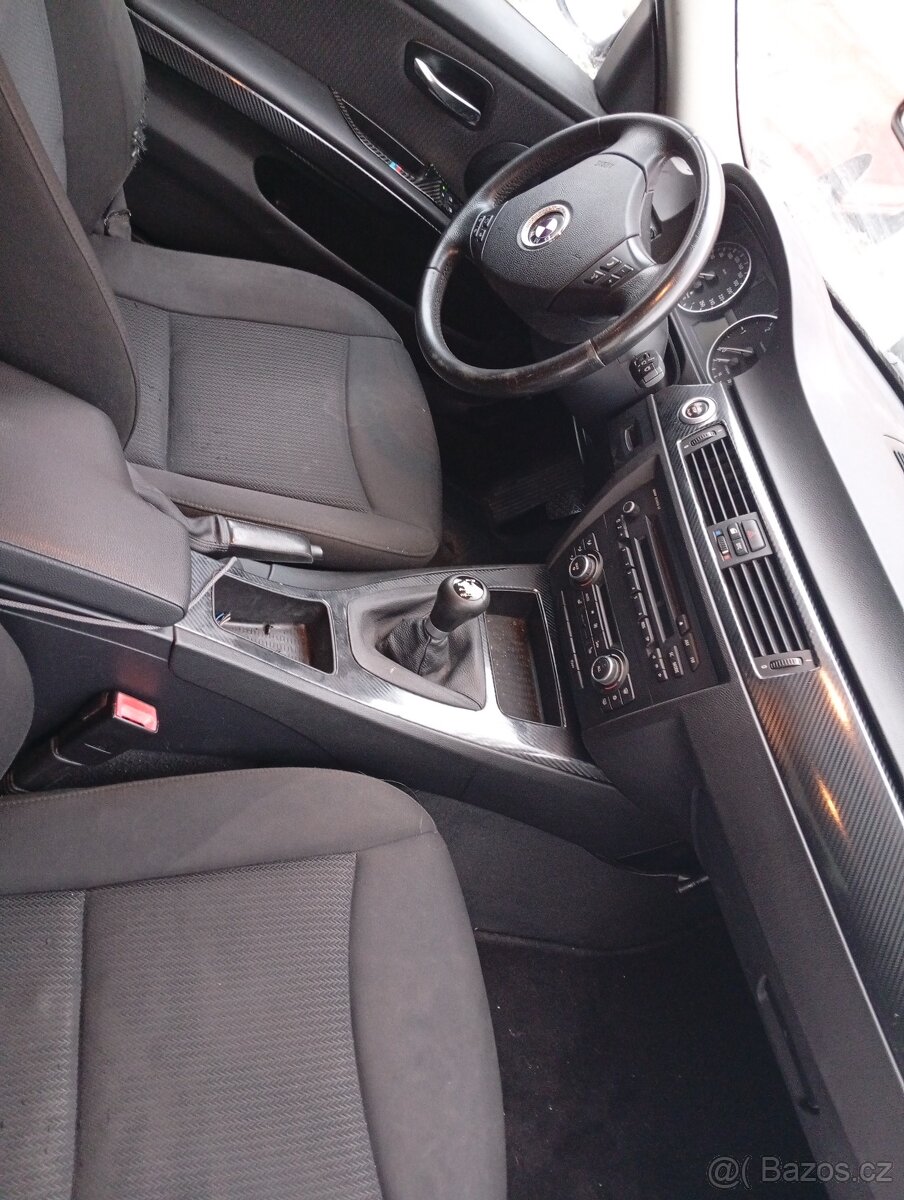 BMW e91 318 D 2009 2.0 nafta 105kW - 4