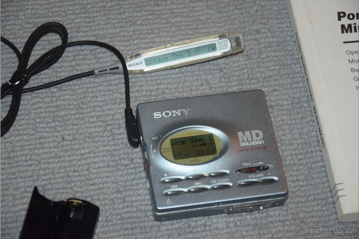 Minidisc Sony MZ-R91, manual, AA adapter, manual, MD disky - 4