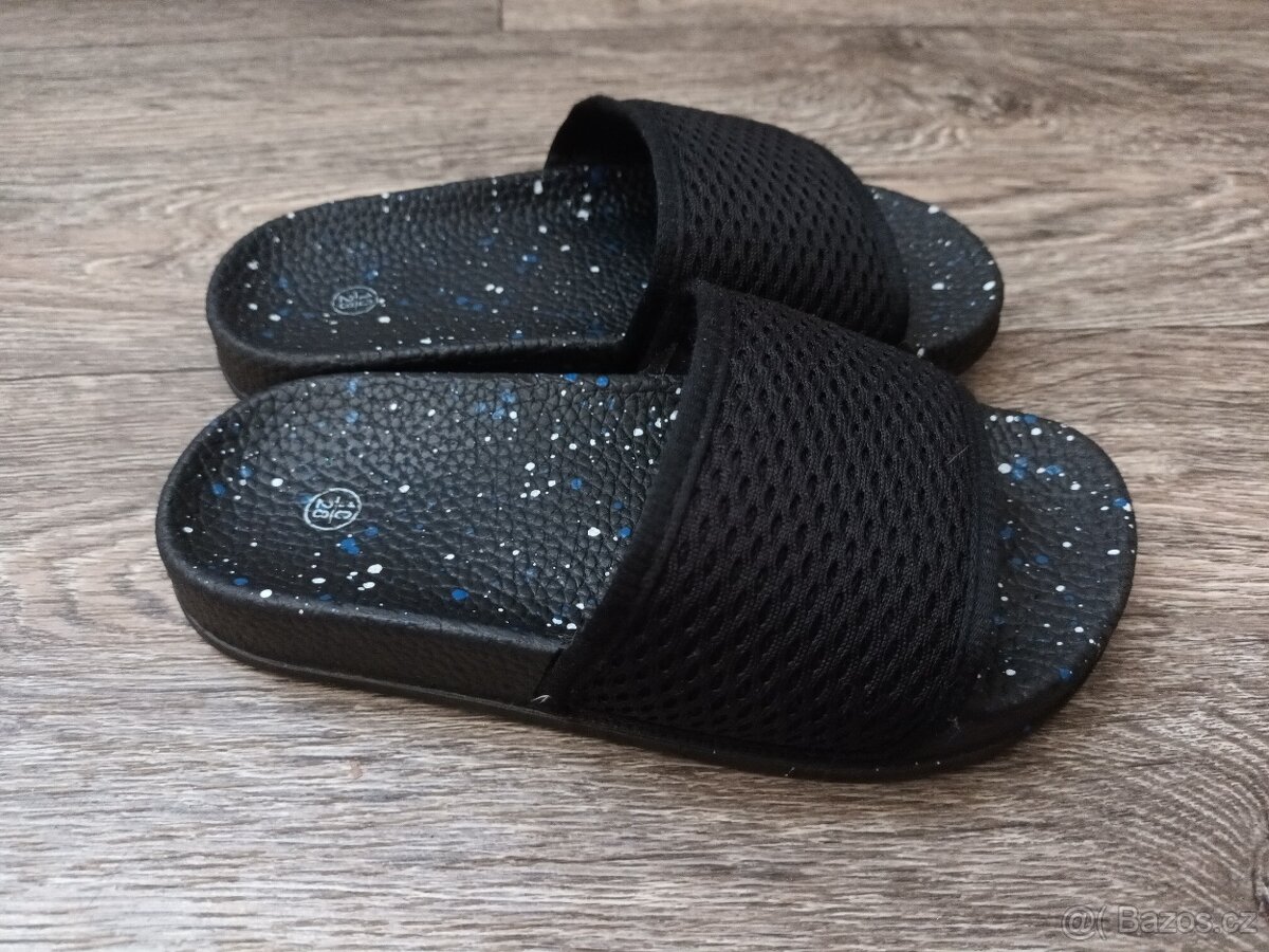 Dětské černé pantofle, vel. 26 - 4