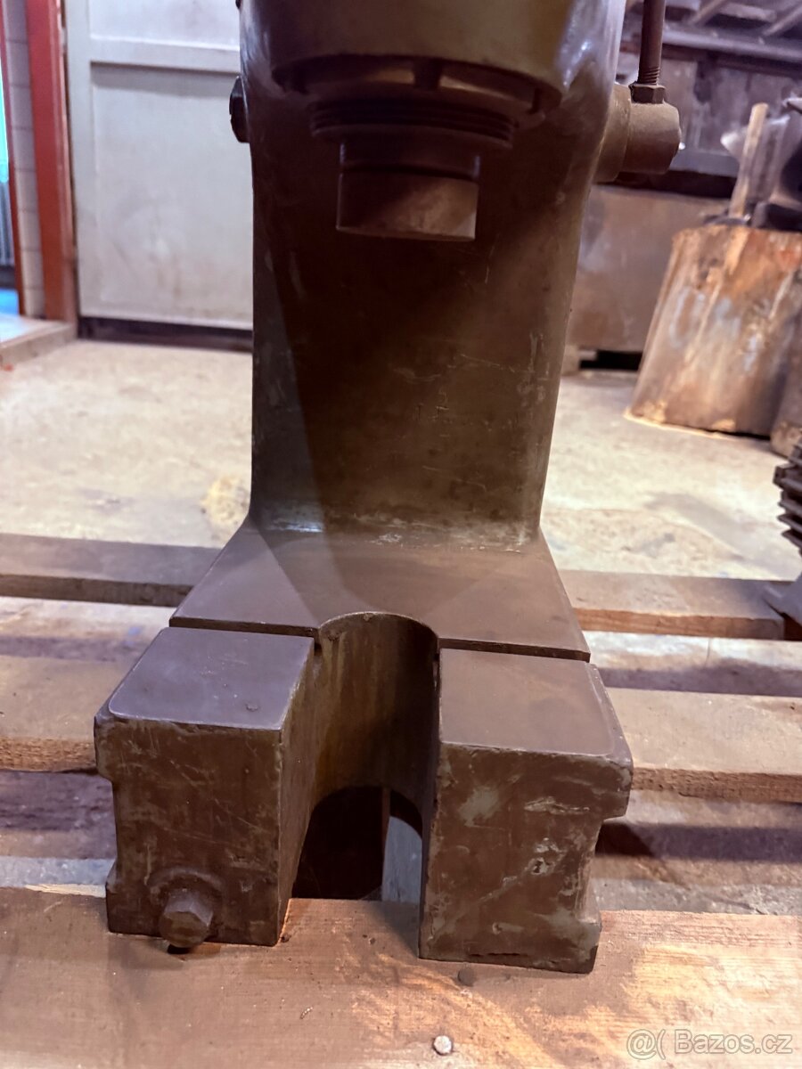 Hydraulický lis TOS - 4