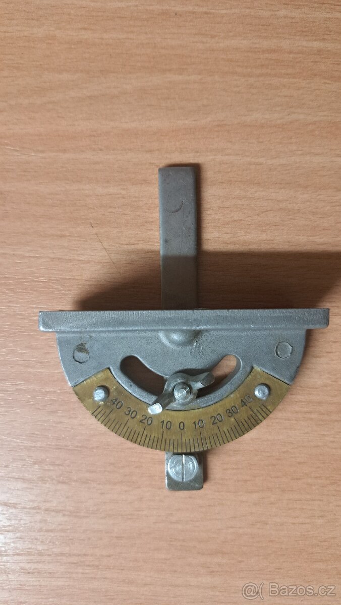 Stavitelný úhloměr - 4