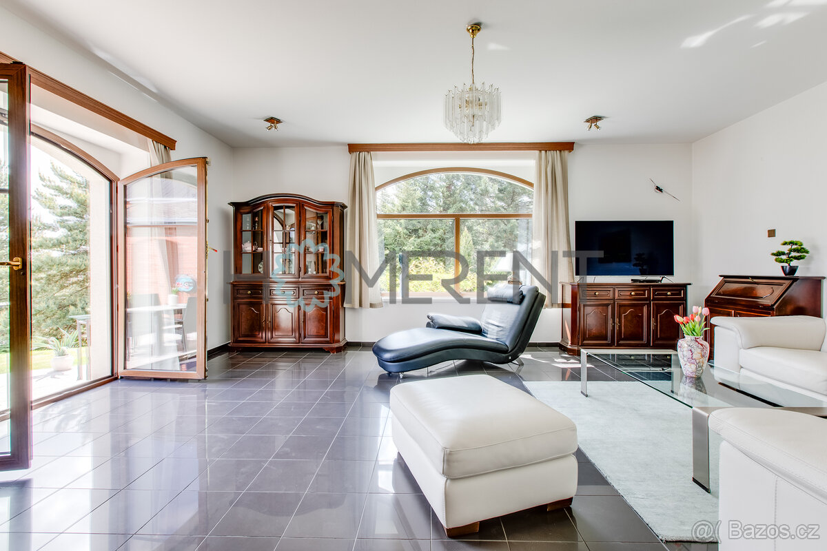 Exkluzivní rodinný dům 7+1, terasa, dvojgaráž, zahrada, u Je - 4