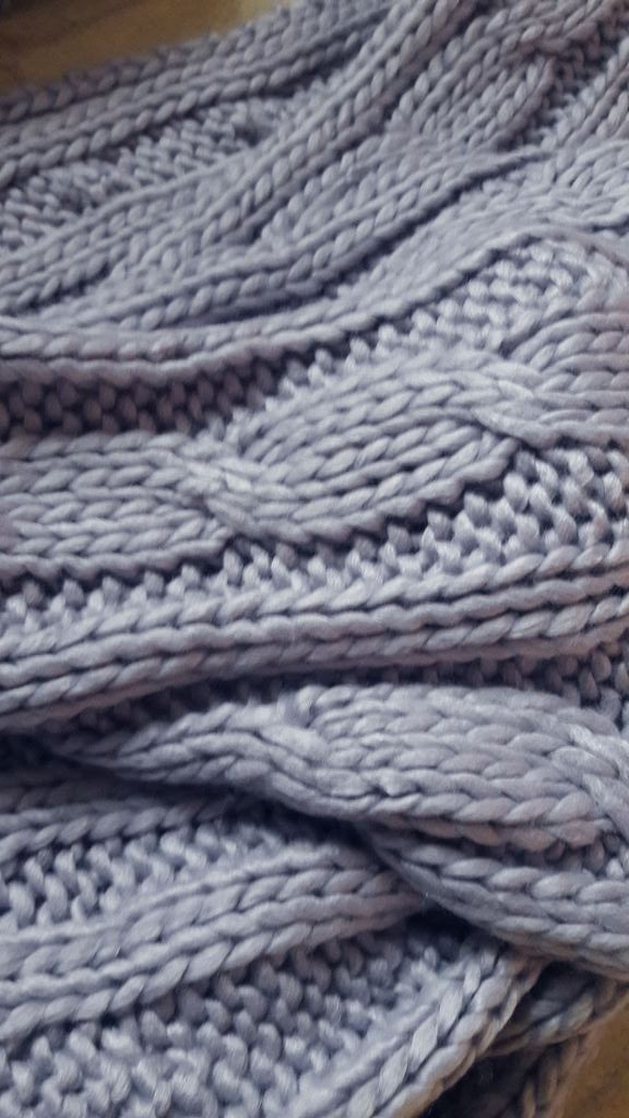 Kvalitní, ručně pletená čepice a šála - šedá - 4