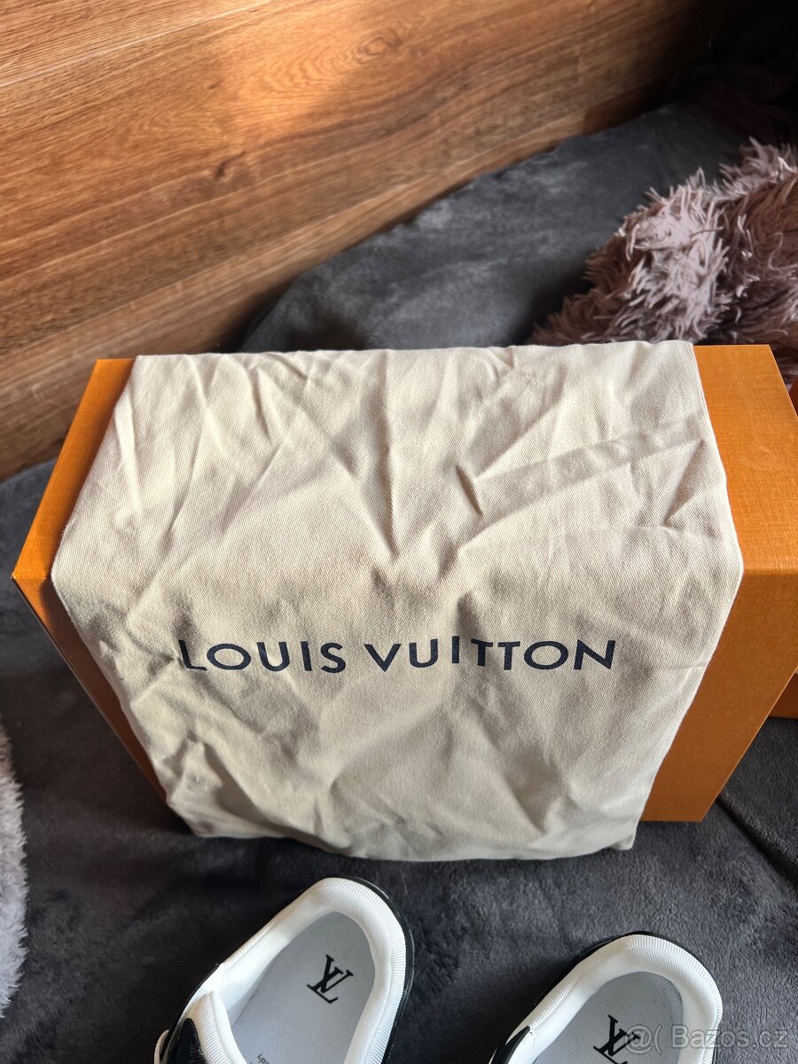 Louis Vuitton - 4