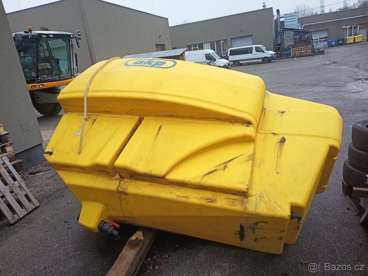 Nádrž z postřikovače 4300 L - 4