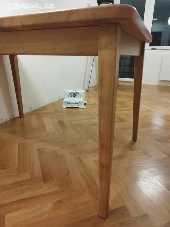 Dubový celomasivní rozkládací stůl - 4
