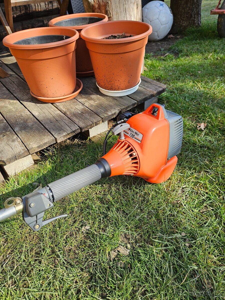 Prodám strunovou sekačku Oleo-mac - 4