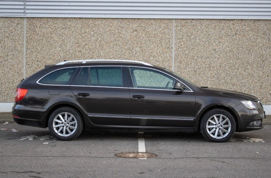 ŠKODA SUPERB 2.0 TDI DSG - 4
