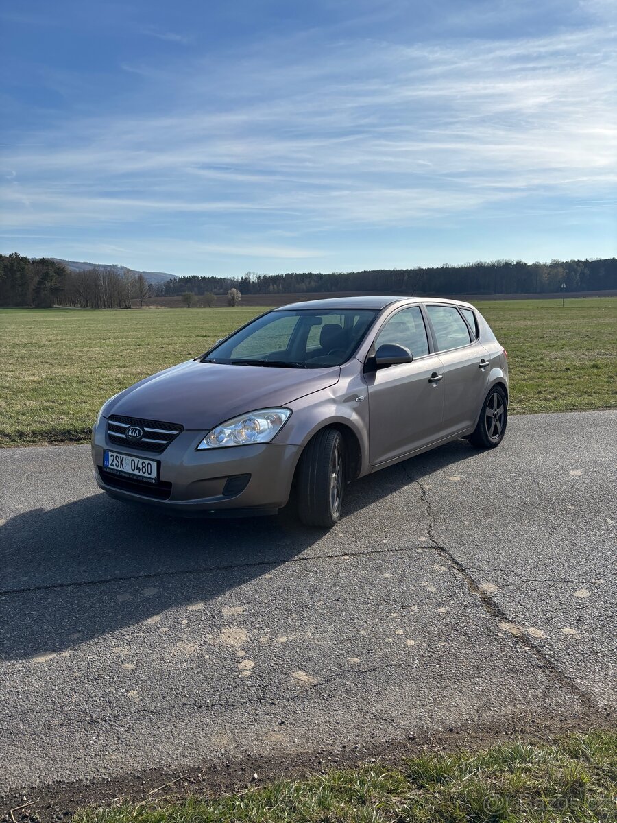 Kia CEE ´D 1,4 CVVT 80 kw - 4