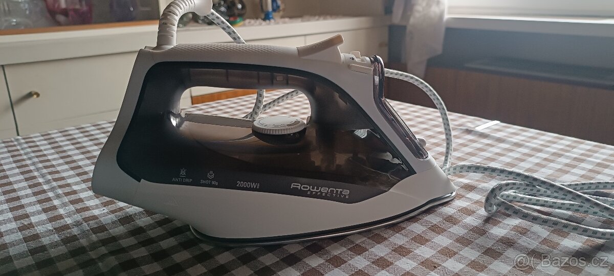 Žehlička Rowenta Effective 2000W - 4