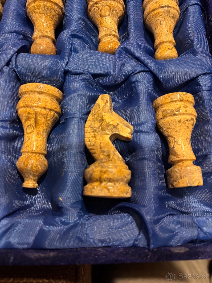 Šachy z fosilií, ruční práce - 4