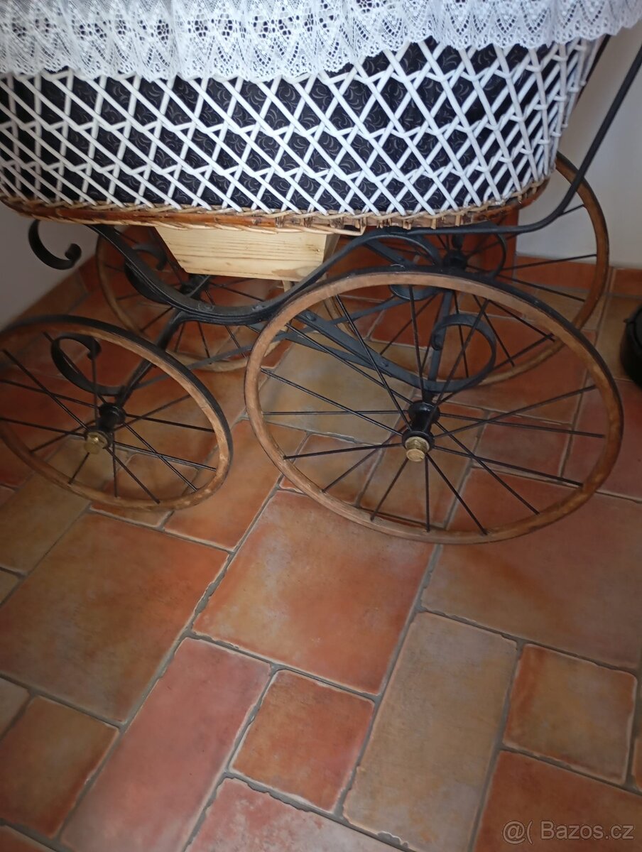Historický kočárek na dítě 19 stol. - 4